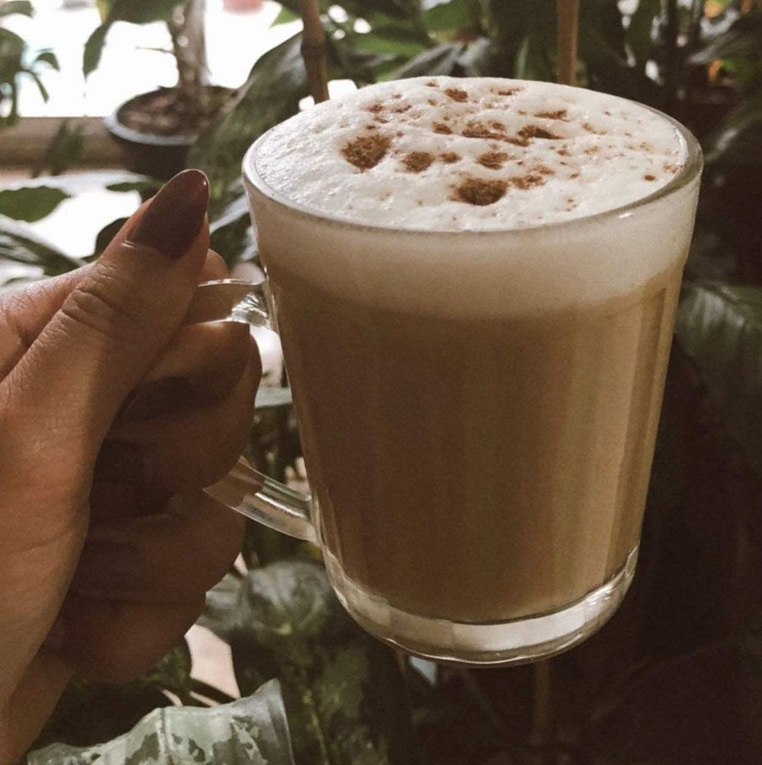 Para os amantes de café e chá: conheça o Dirty Chai Latte Capins Da Terra